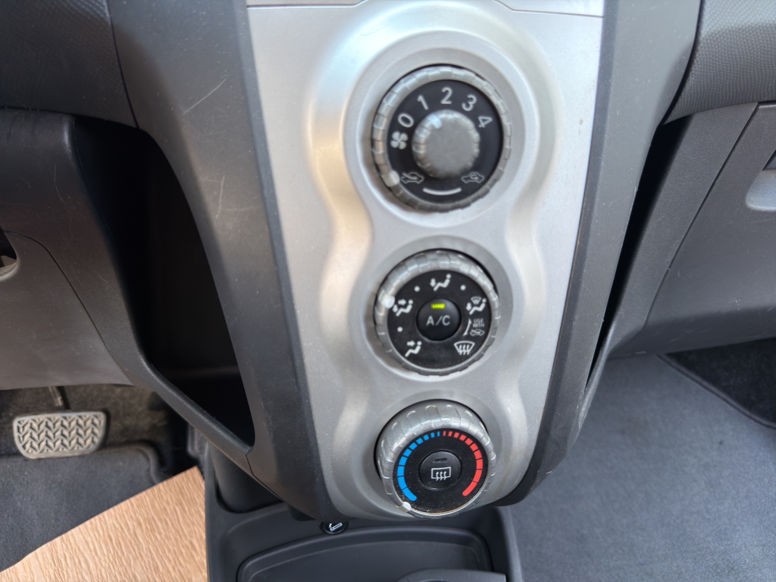 TOYOTA Yaris 1.3 City-image-15