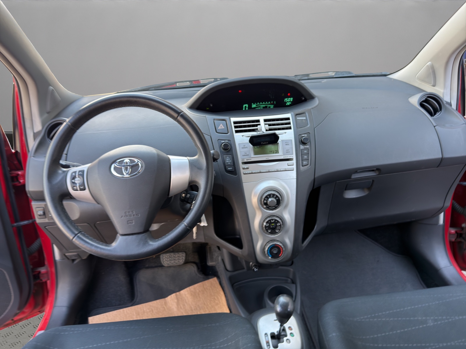 TOYOTA Yaris 1.3 City-image-13