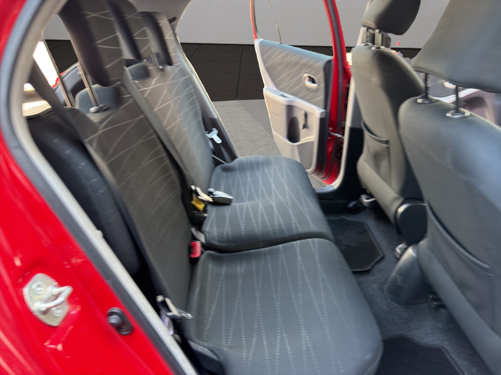 TOYOTA Yaris 1.3 City-image-17