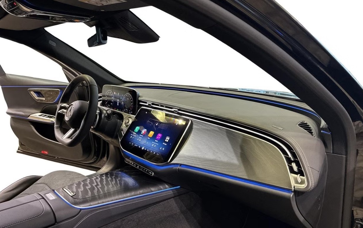 MERCEDES-BENZ E 300 e 4Matic EQ Hybrid 9G-Tronic-image-9