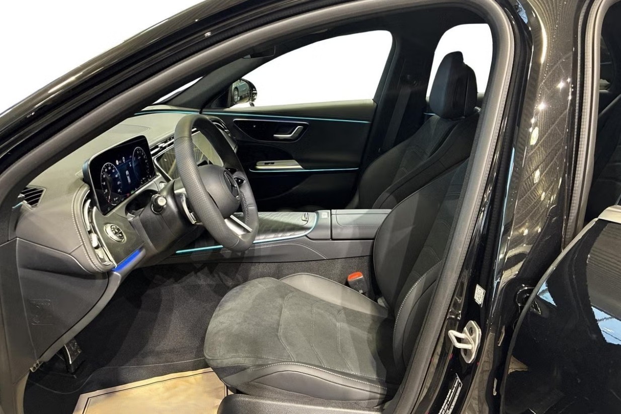 MERCEDES-BENZ E 300 e 4Matic EQ Hybrid 9G-Tronic-image-8