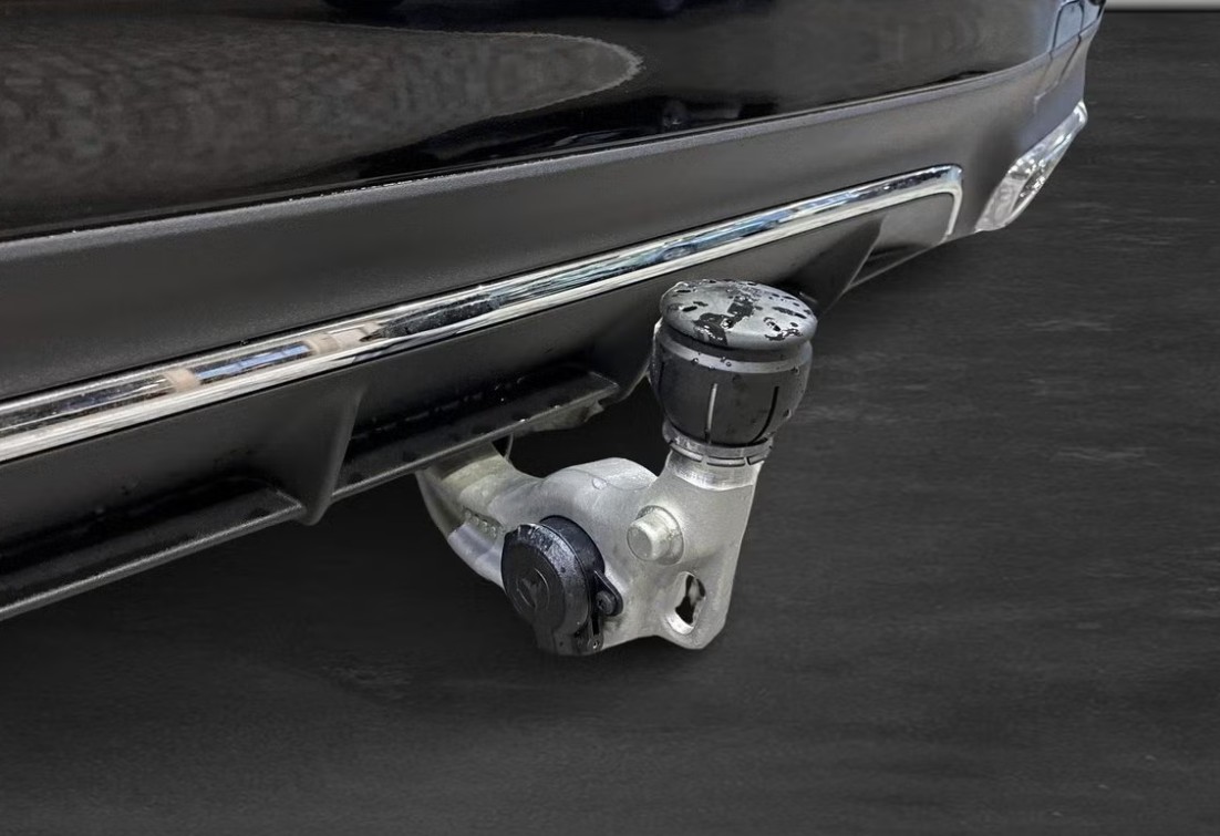 MERCEDES-BENZ E 300 e 4Matic EQ Hybrid 9G-Tronic-image-11