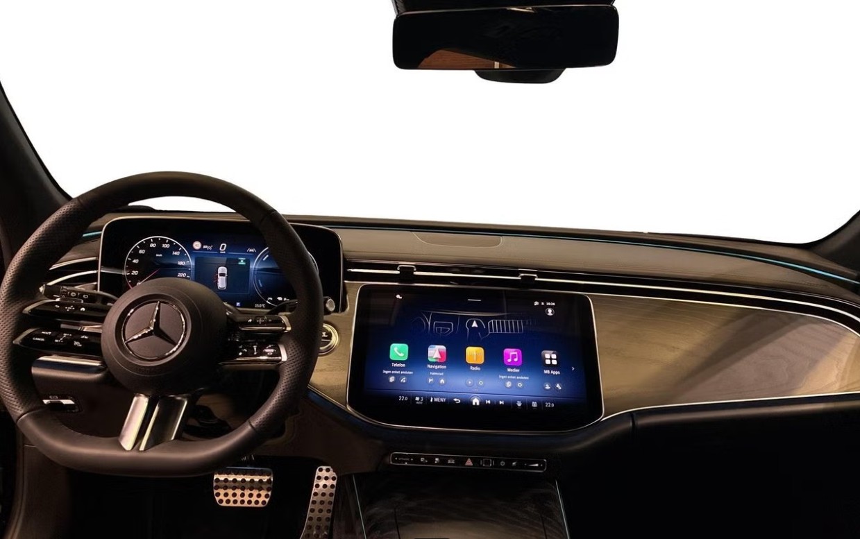 MERCEDES-BENZ E 300 e 4Matic EQ Hybrid 9G-Tronic-image-6
