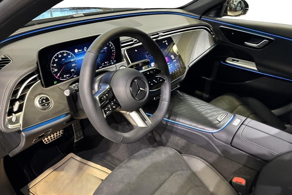MERCEDES-BENZ E 300 e 4Matic EQ Hybrid 9G-Tronic-image-7