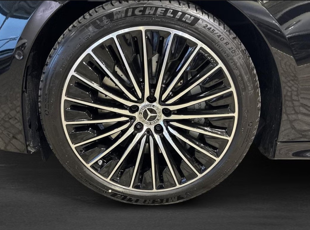 MERCEDES-BENZ E 300 e 4Matic EQ Hybrid 9G-Tronic-image-4