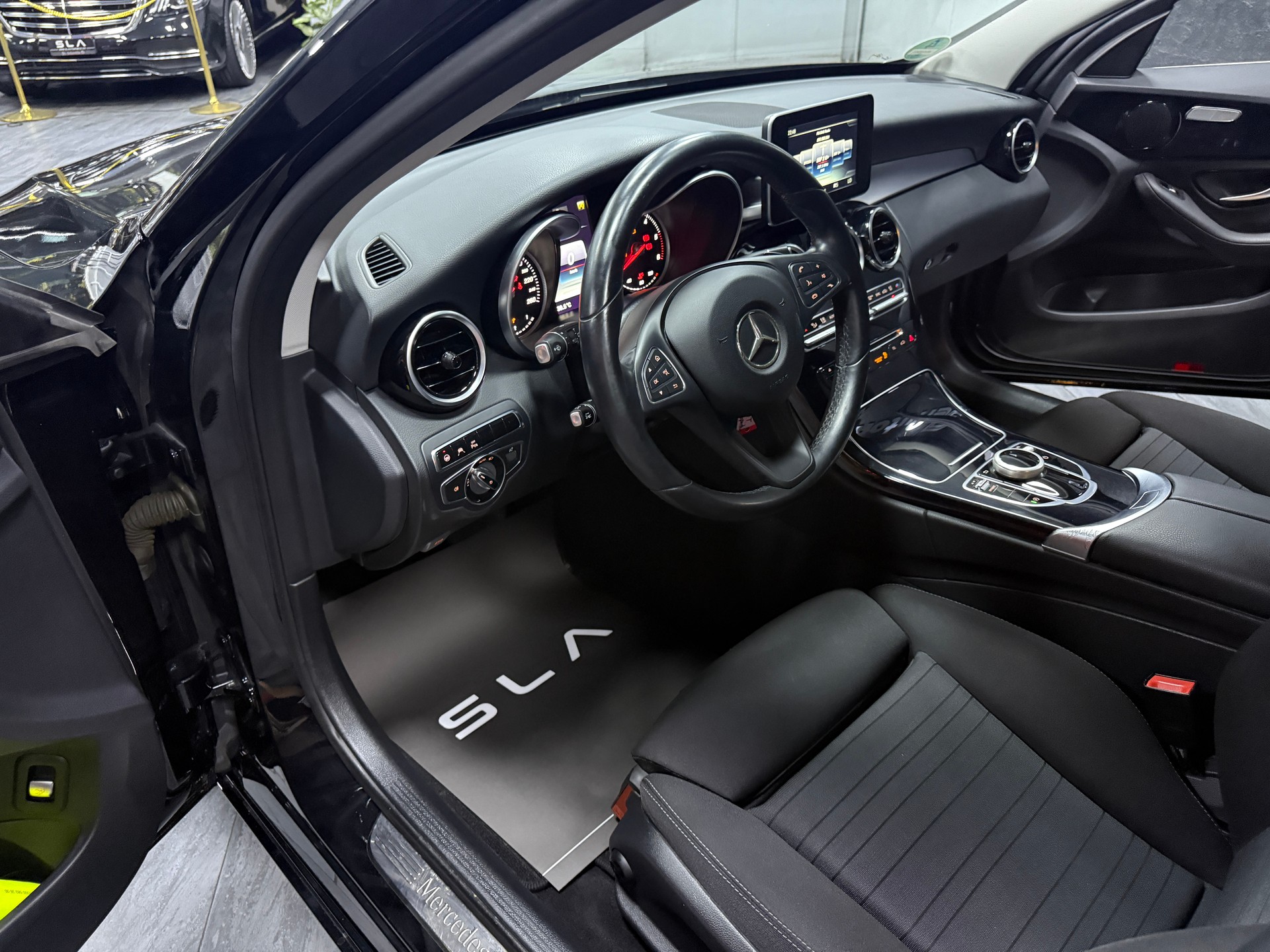 MERCEDES-BENZ C 250 BlueTEC Avantgarde 4Matic 7G-Tronic / CH Fz + Hand-image-9
