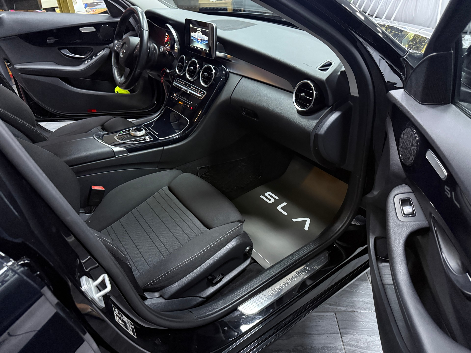 MERCEDES-BENZ C 250 BlueTEC Avantgarde 4Matic 7G-Tronic / CH Fz + Hand-image-11