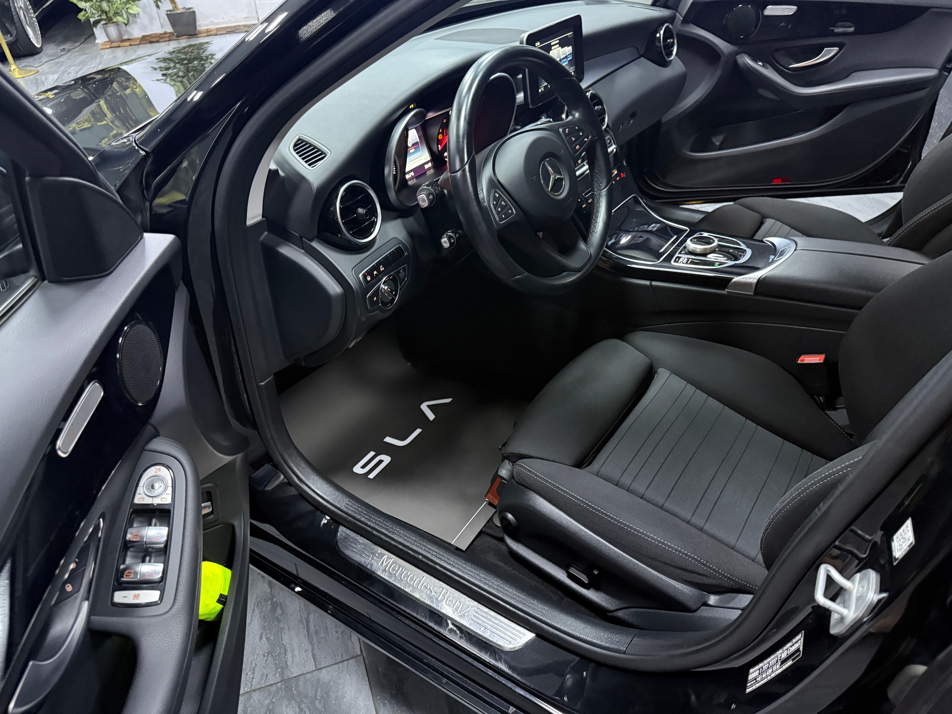 MERCEDES-BENZ C 250 BlueTEC Avantgarde 4Matic 7G-Tronic / CH Fz + Hand-image-6