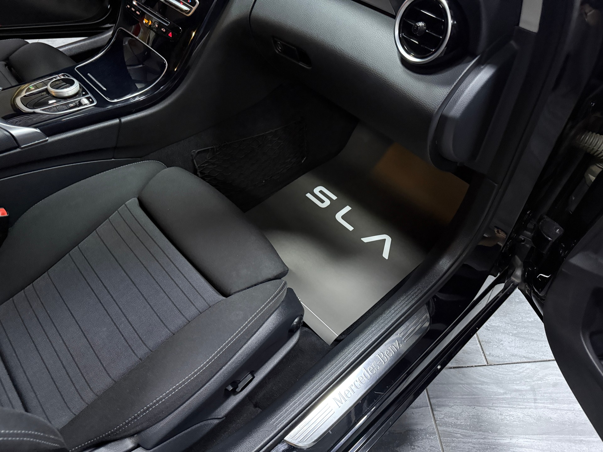 MERCEDES-BENZ C 250 BlueTEC Avantgarde 4Matic 7G-Tronic / CH Fz + Hand-image-14