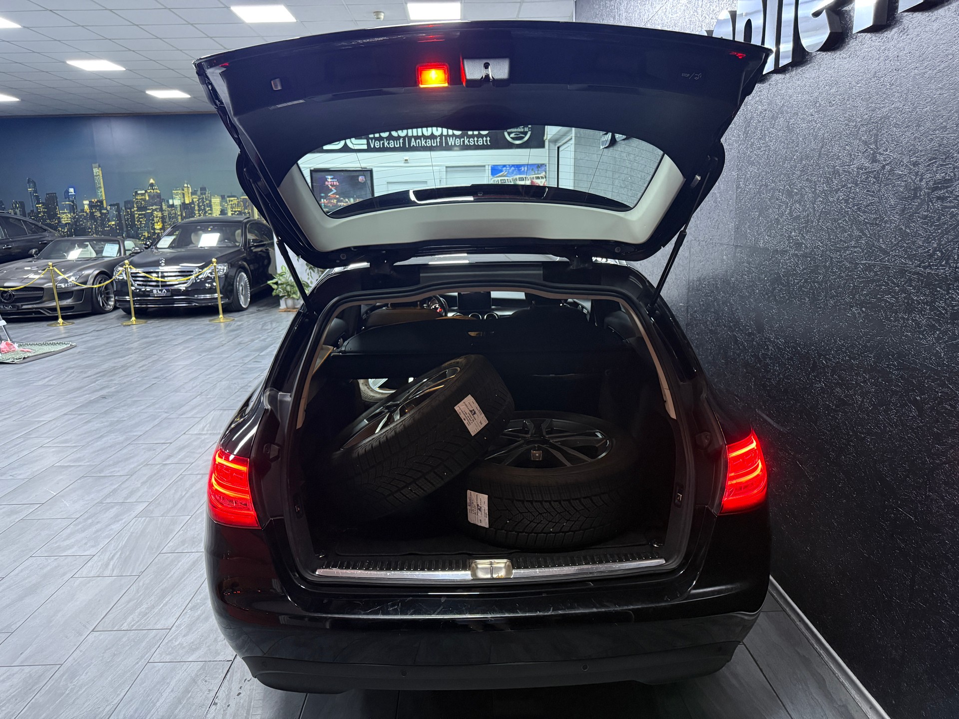 MERCEDES-BENZ C 250 BlueTEC Avantgarde 4Matic 7G-Tronic / CH Fz + Hand-image-5