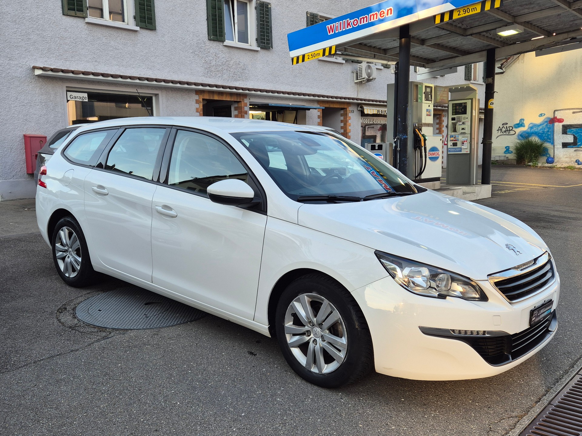 PEUGEOT 308 SW 1.6 BlueHDI Allure Automatic-image-5