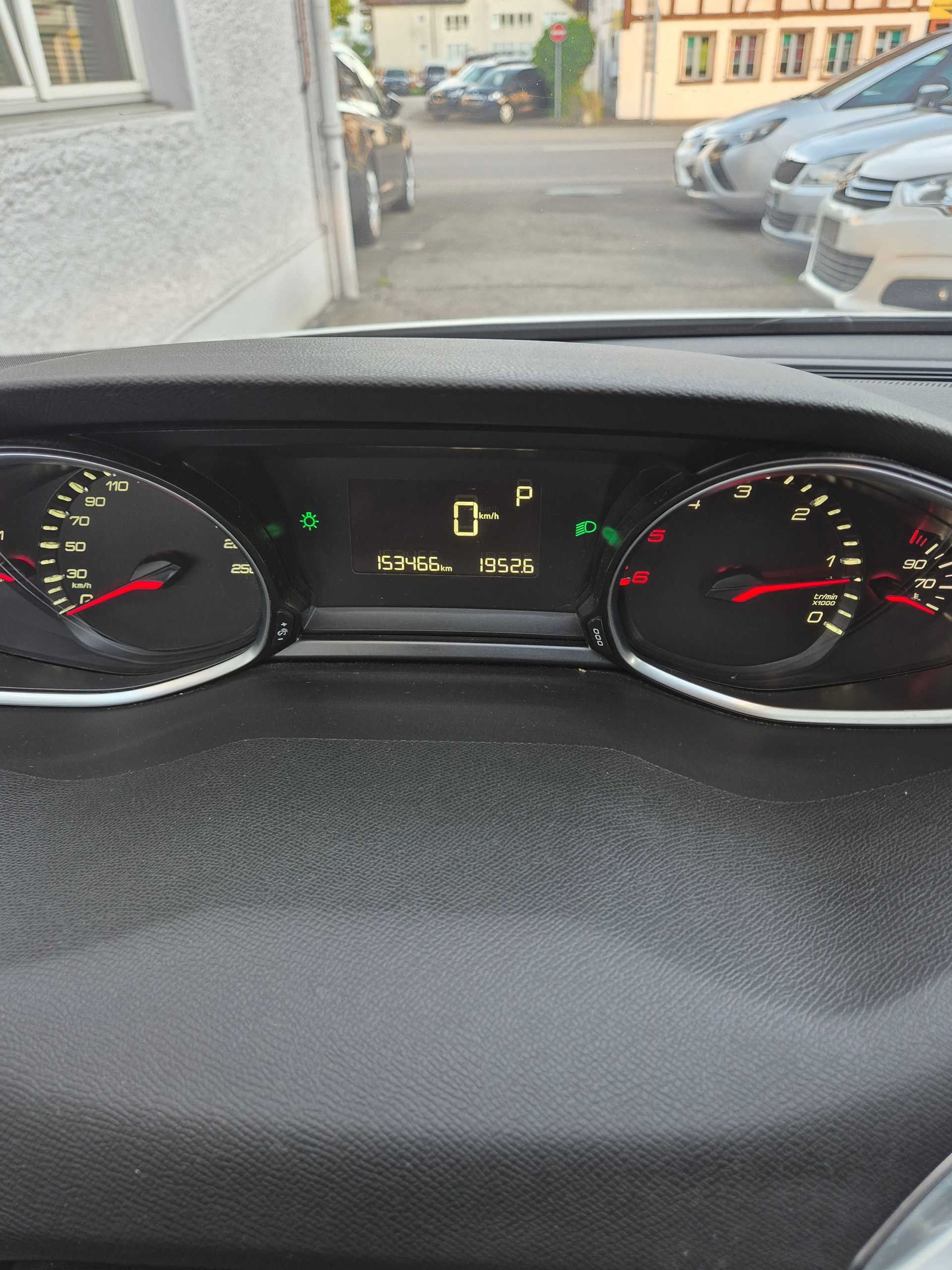PEUGEOT 308 SW 1.6 BlueHDI Allure Automatic-image-9