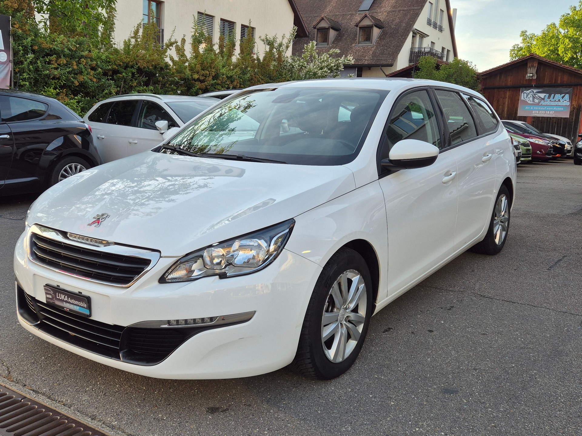 PEUGEOT 308 SW 1.6 BlueHDI Allure Automatic-image-0