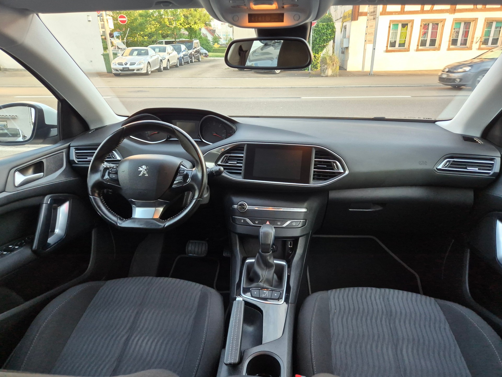 PEUGEOT 308 SW 1.6 BlueHDI Allure Automatic-image-8