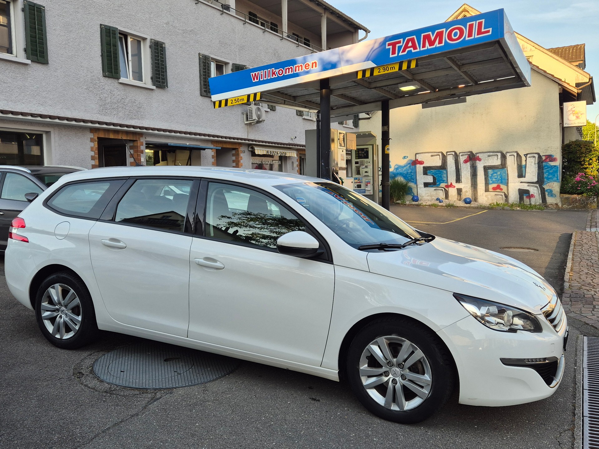 PEUGEOT 308 SW 1.6 BlueHDI Allure Automatic-image-4