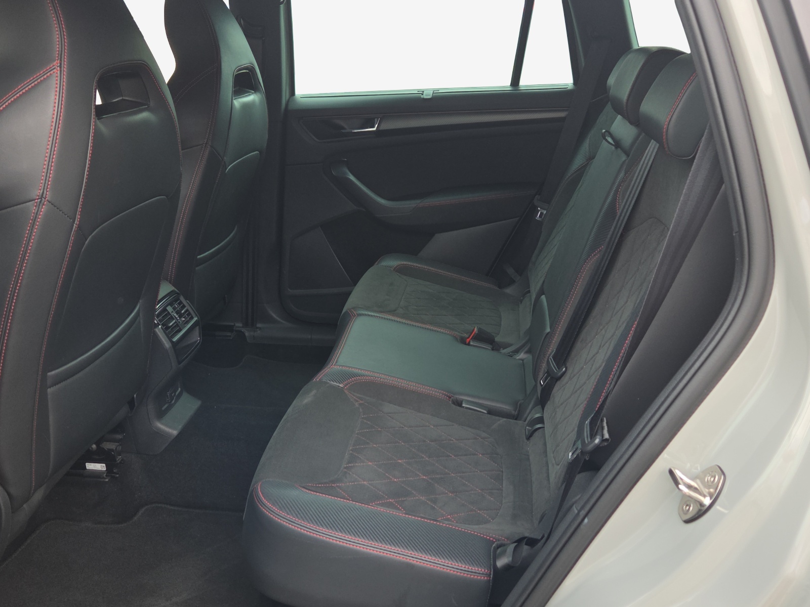 SKODA Kodiaq 2.0 TSI 4x4 RS-image-11