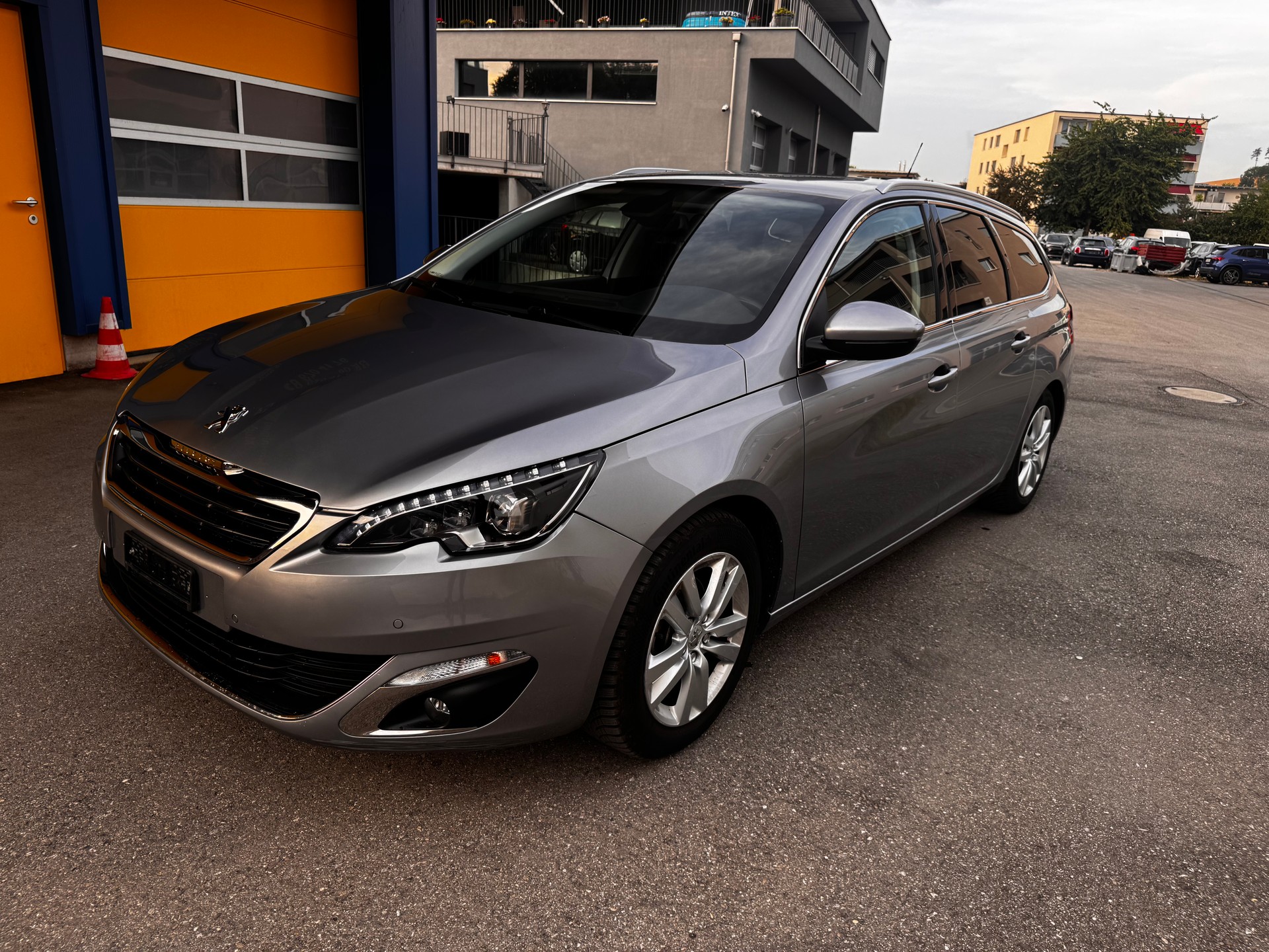 PEUGEOT 308 SW 1.2 THP Allure Automatic
