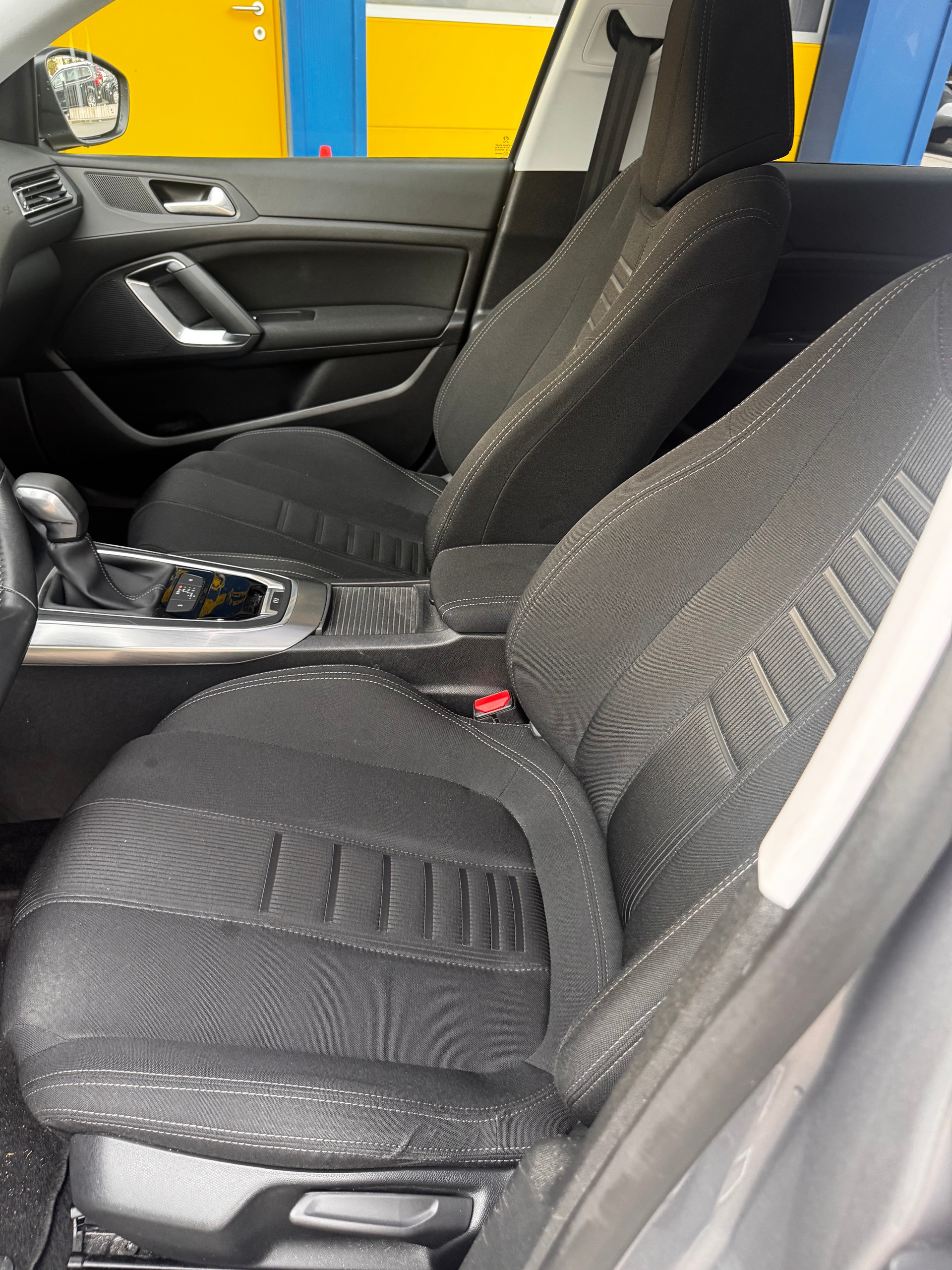 PEUGEOT 308 SW 1.2 THP Allure Automatic-image-5