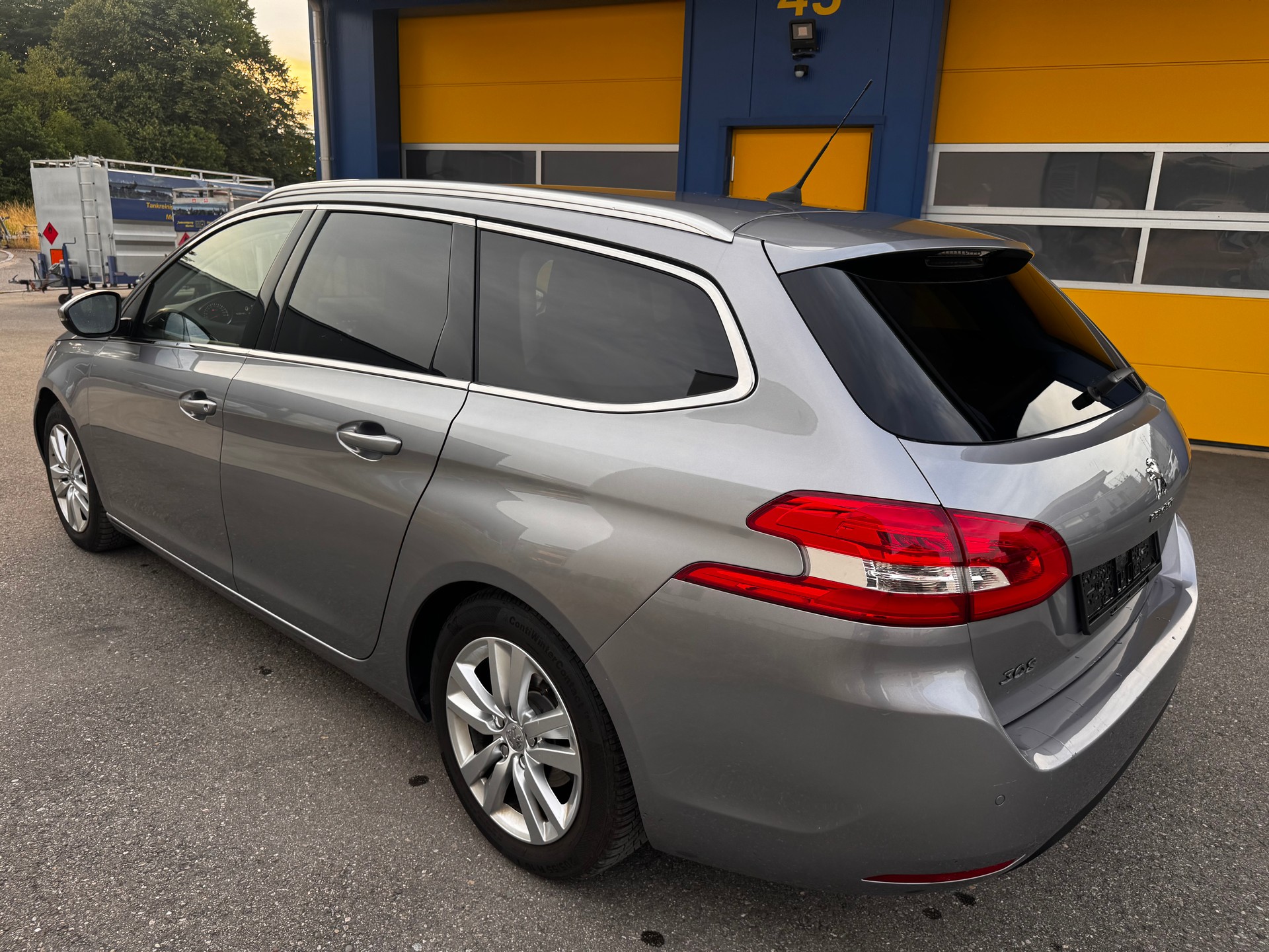 PEUGEOT 308 SW 1.2 THP Allure Automatic-image-10