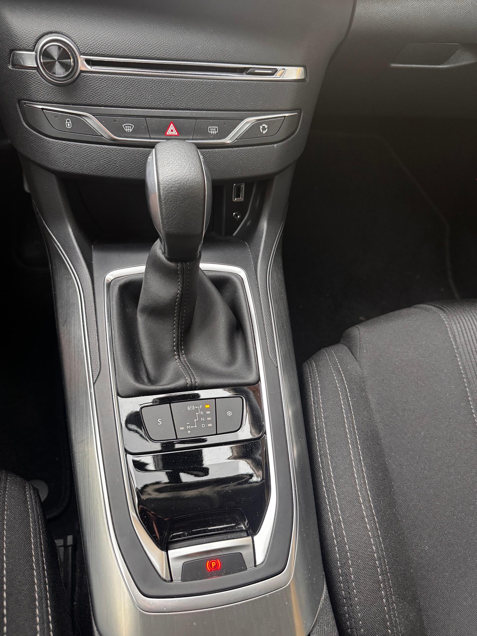 PEUGEOT 308 SW 1.2 THP Allure Automatic-image-6
