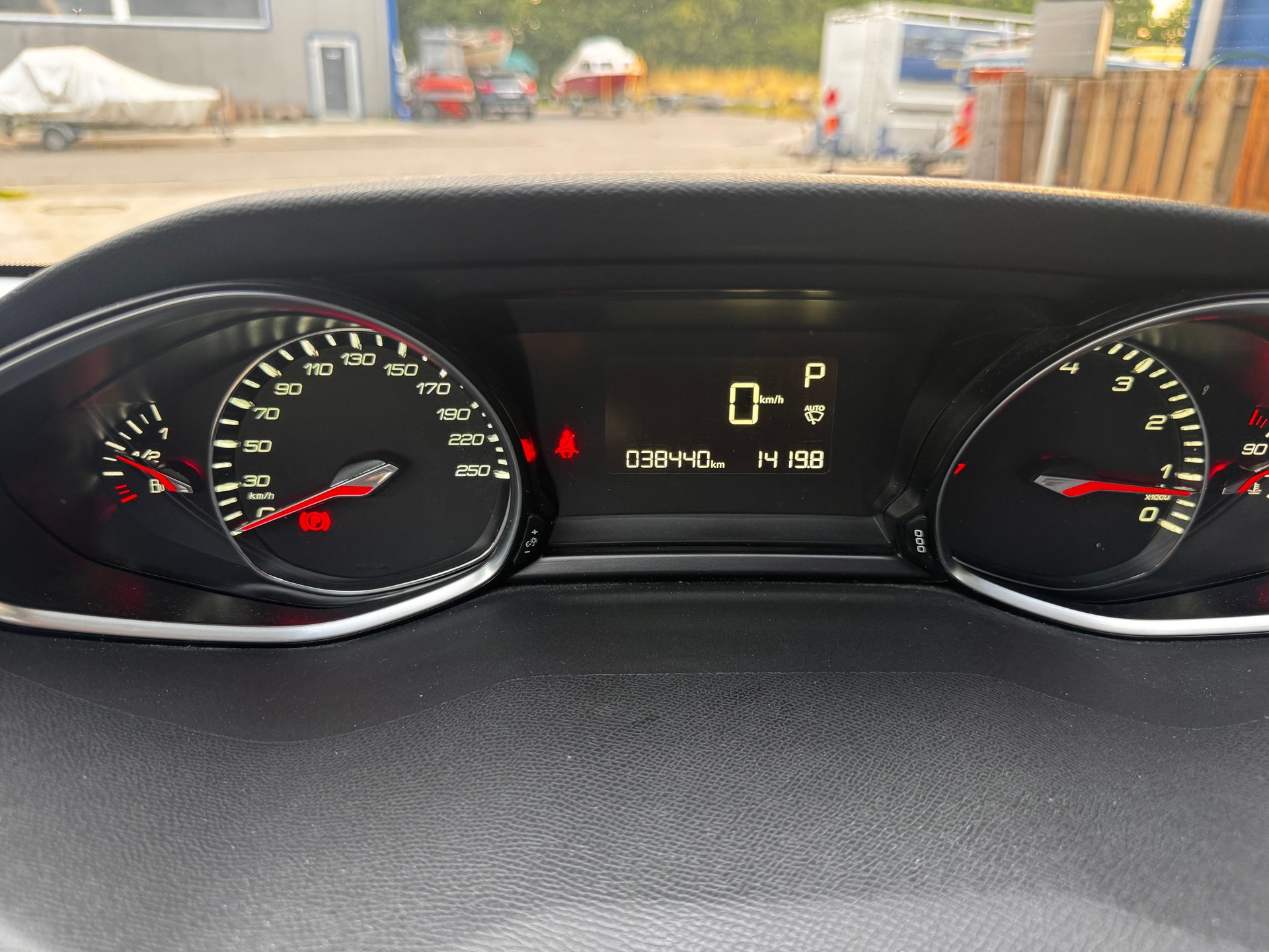 PEUGEOT 308 SW 1.2 THP Allure Automatic-image-3