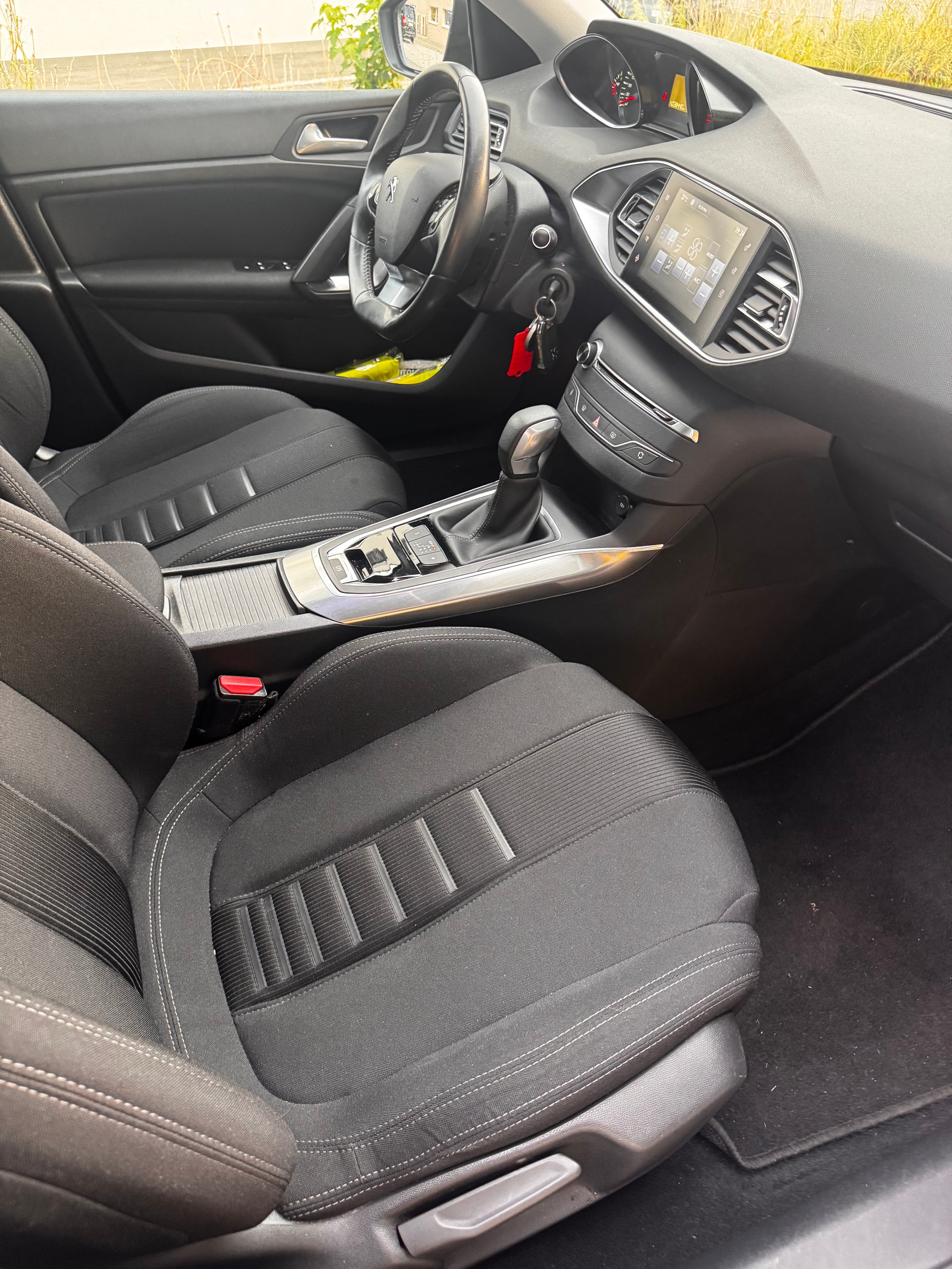 PEUGEOT 308 SW 1.2 THP Allure Automatic-image-11
