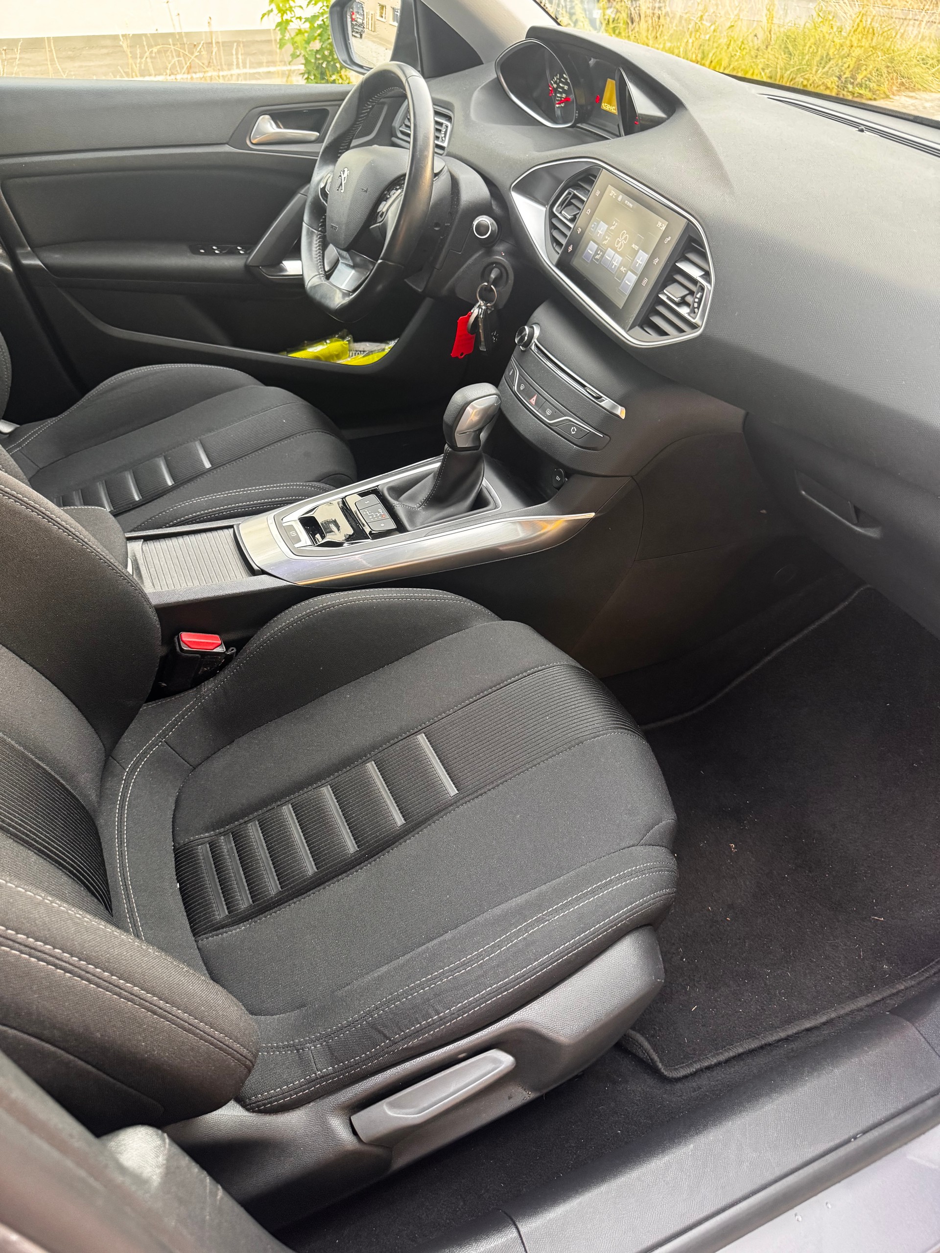 PEUGEOT 308 SW 1.2 THP Allure Automatic-image-12