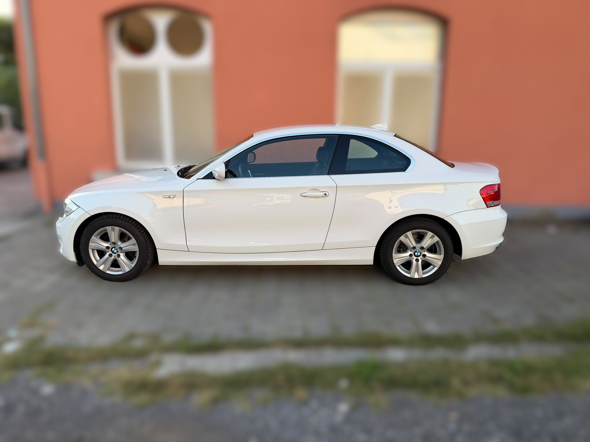BMW 120i Coupé Steptronic-image-1