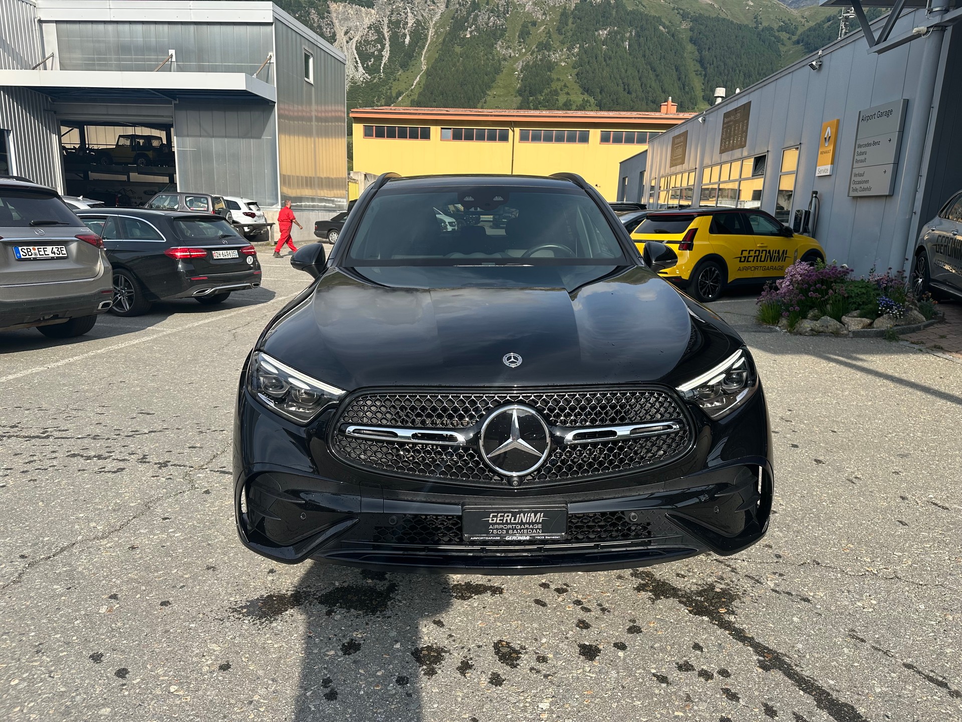 MERCEDES-BENZ GLC 200 AMG Line 4matic-showroom-element-3