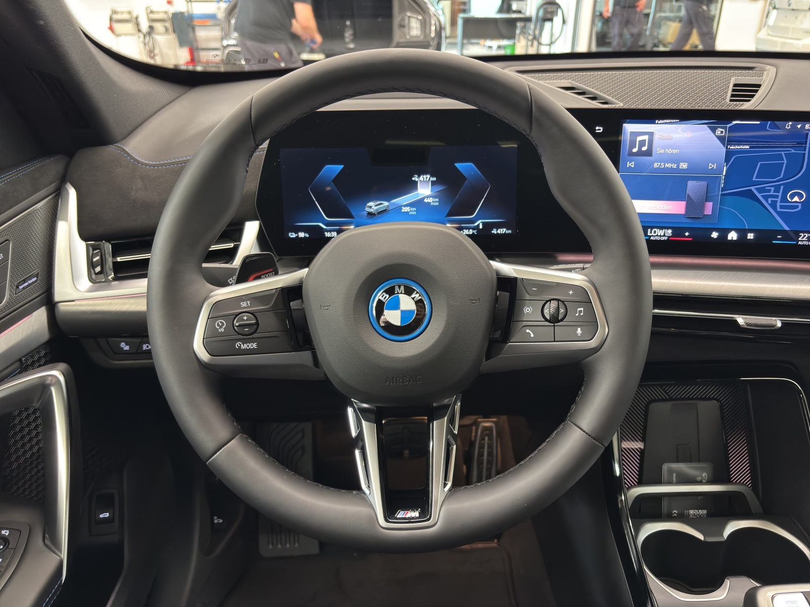 BMW iX1 30 xDrive-image-10