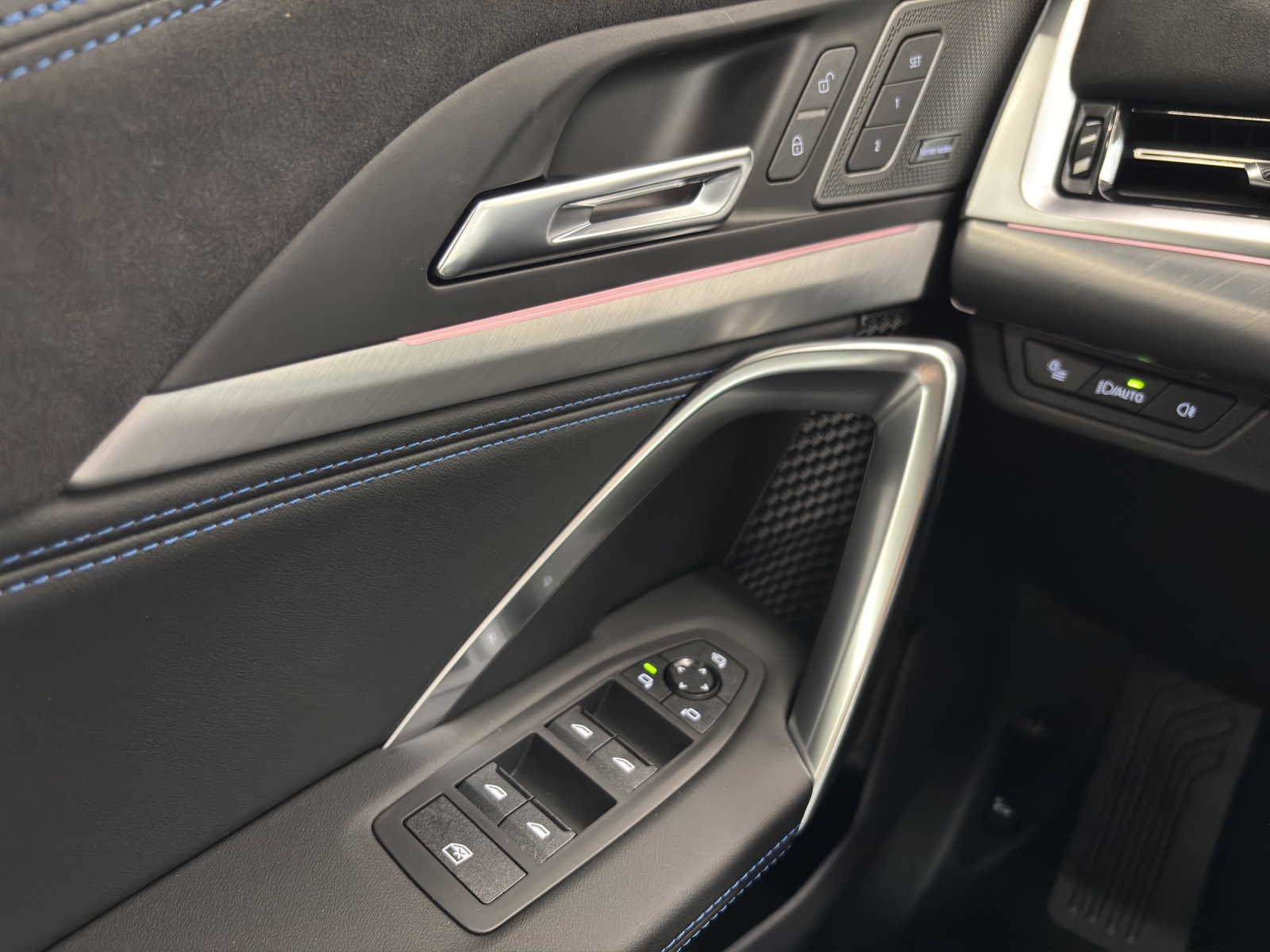 BMW iX1 30 xDrive-image-15