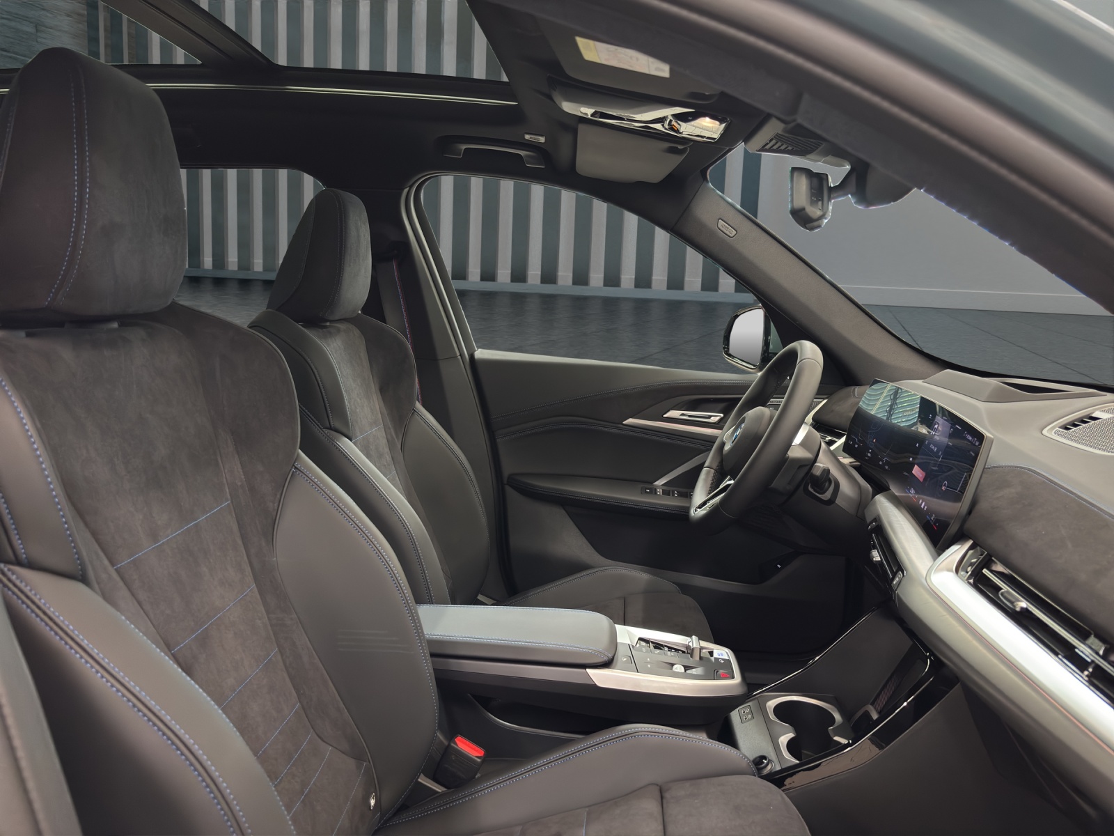 BMW iX1 30 xDrive-image-14