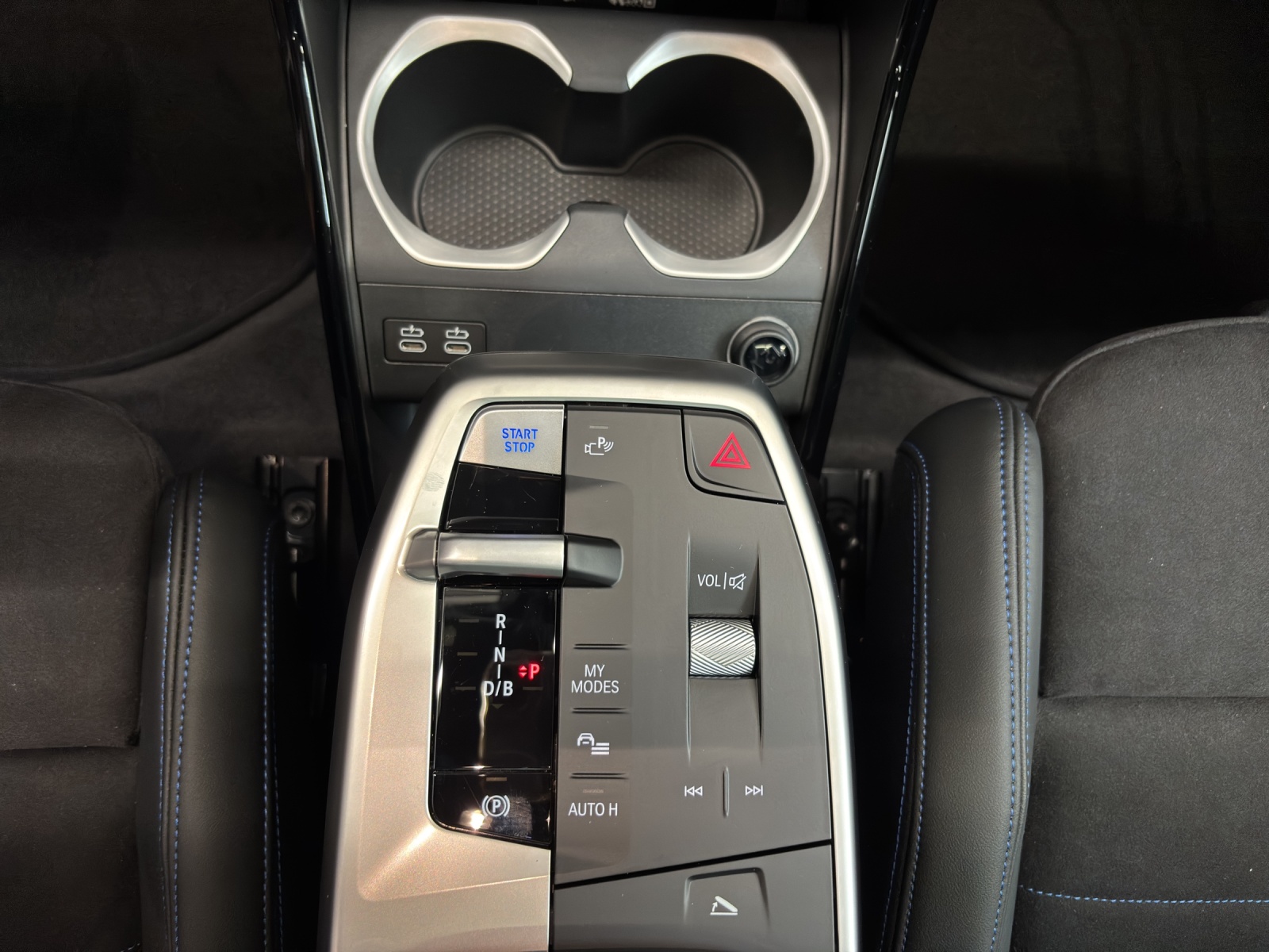 BMW iX1 30 xDrive-image-19