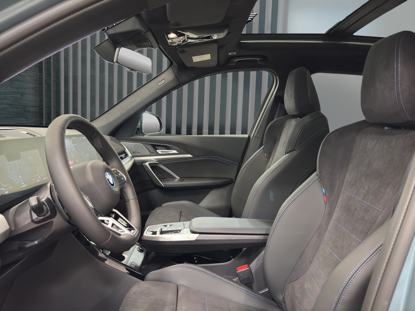 BMW iX1 30 xDrive-image-13