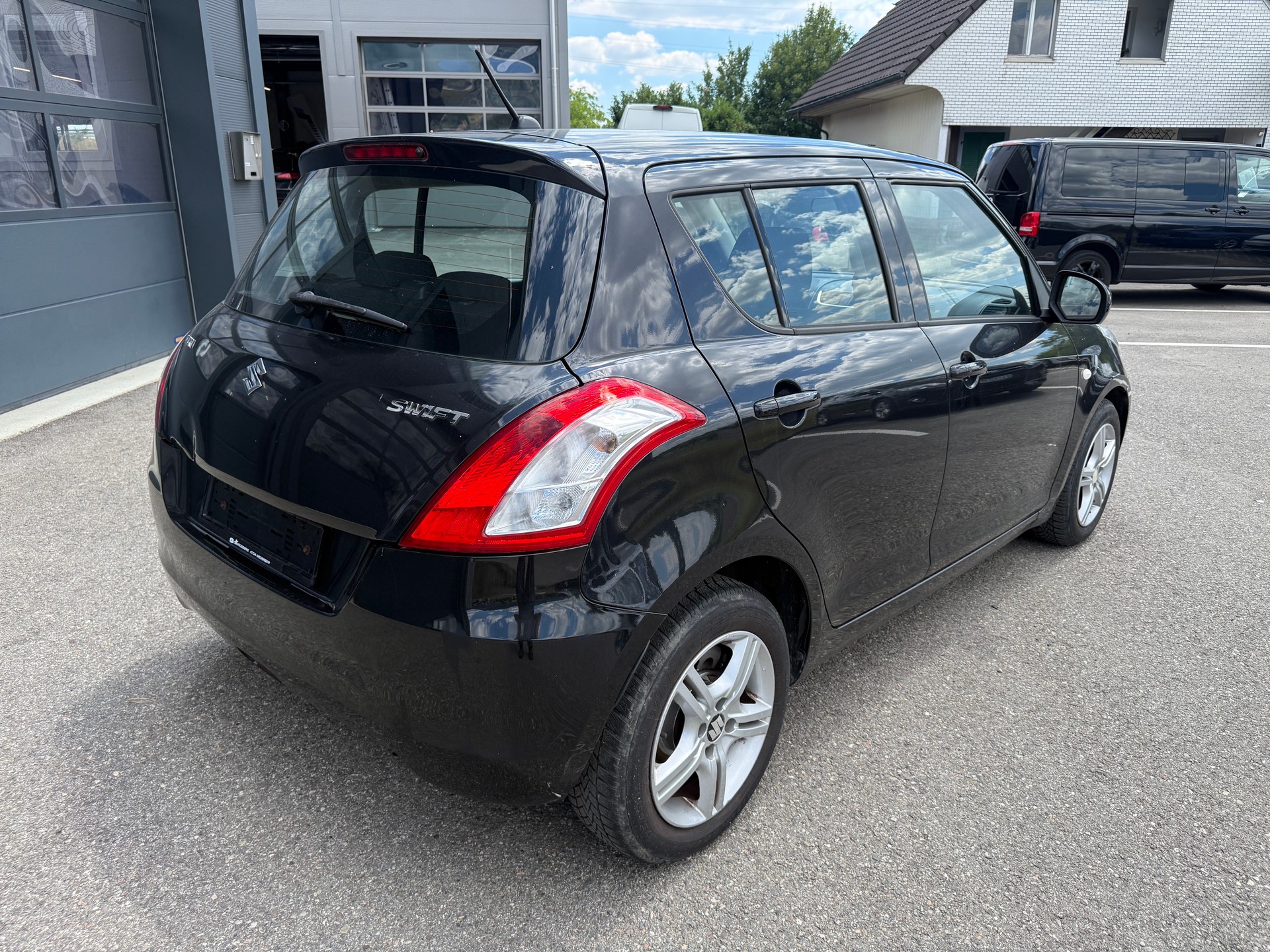 SUZUKI Swift 1.2i 16V GL Automatic-image-3