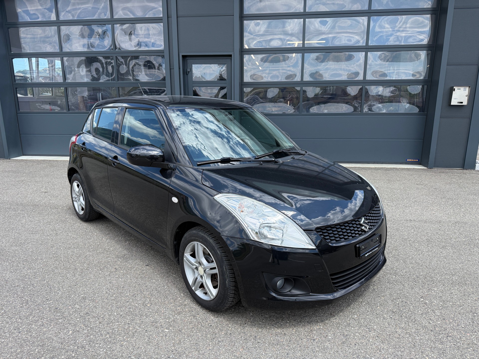 SUZUKI Swift 1.2i 16V GL Automatic-image-0
