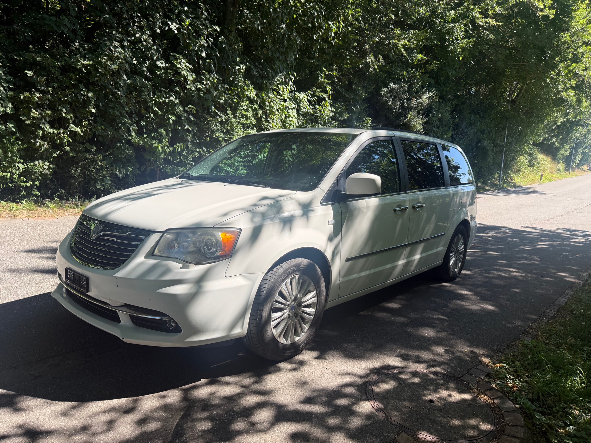 LANCIA Voyager 2.8D Gold Automatic-image-1
