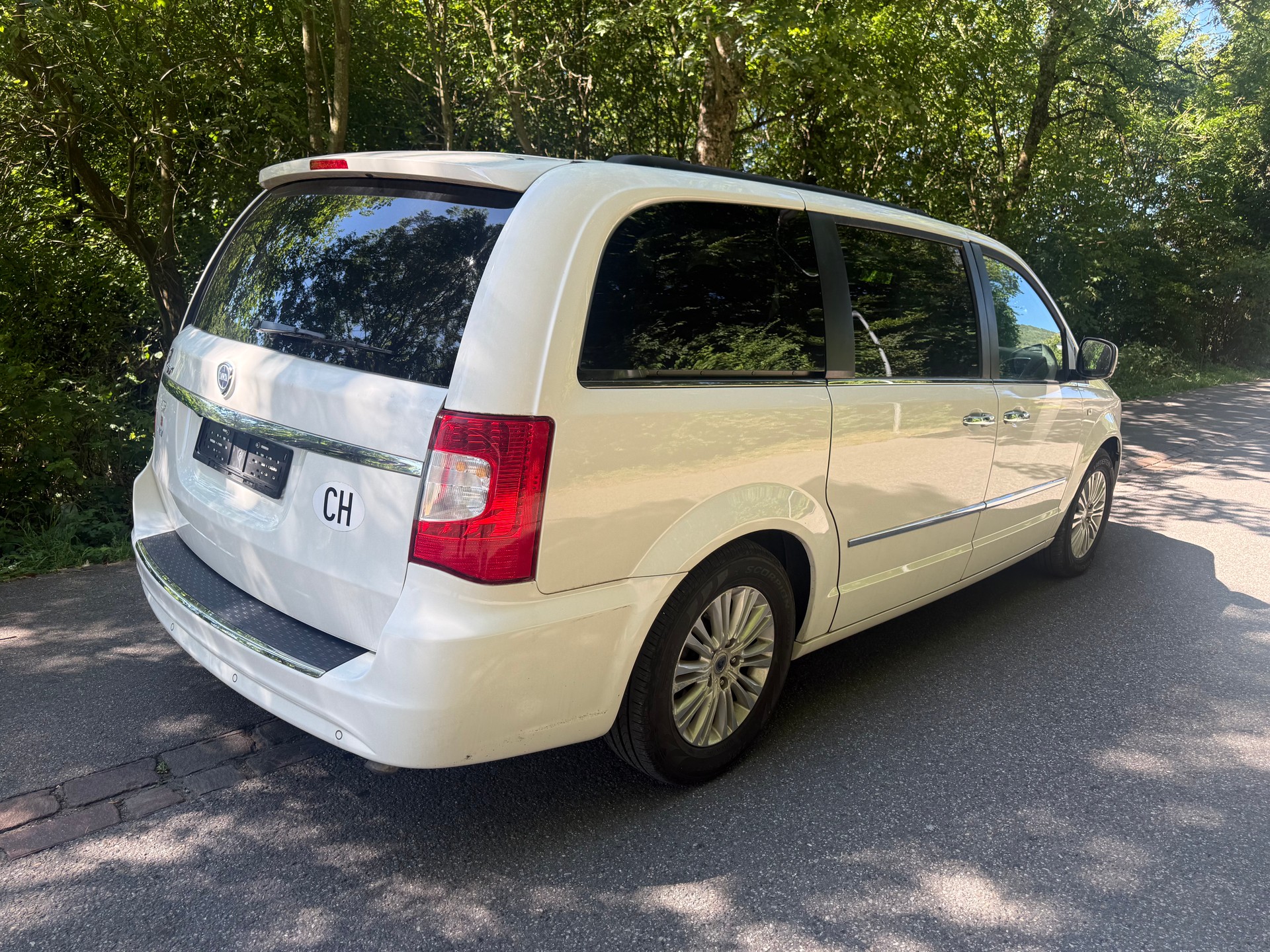 LANCIA Voyager 2.8D Gold Automatic-image-4