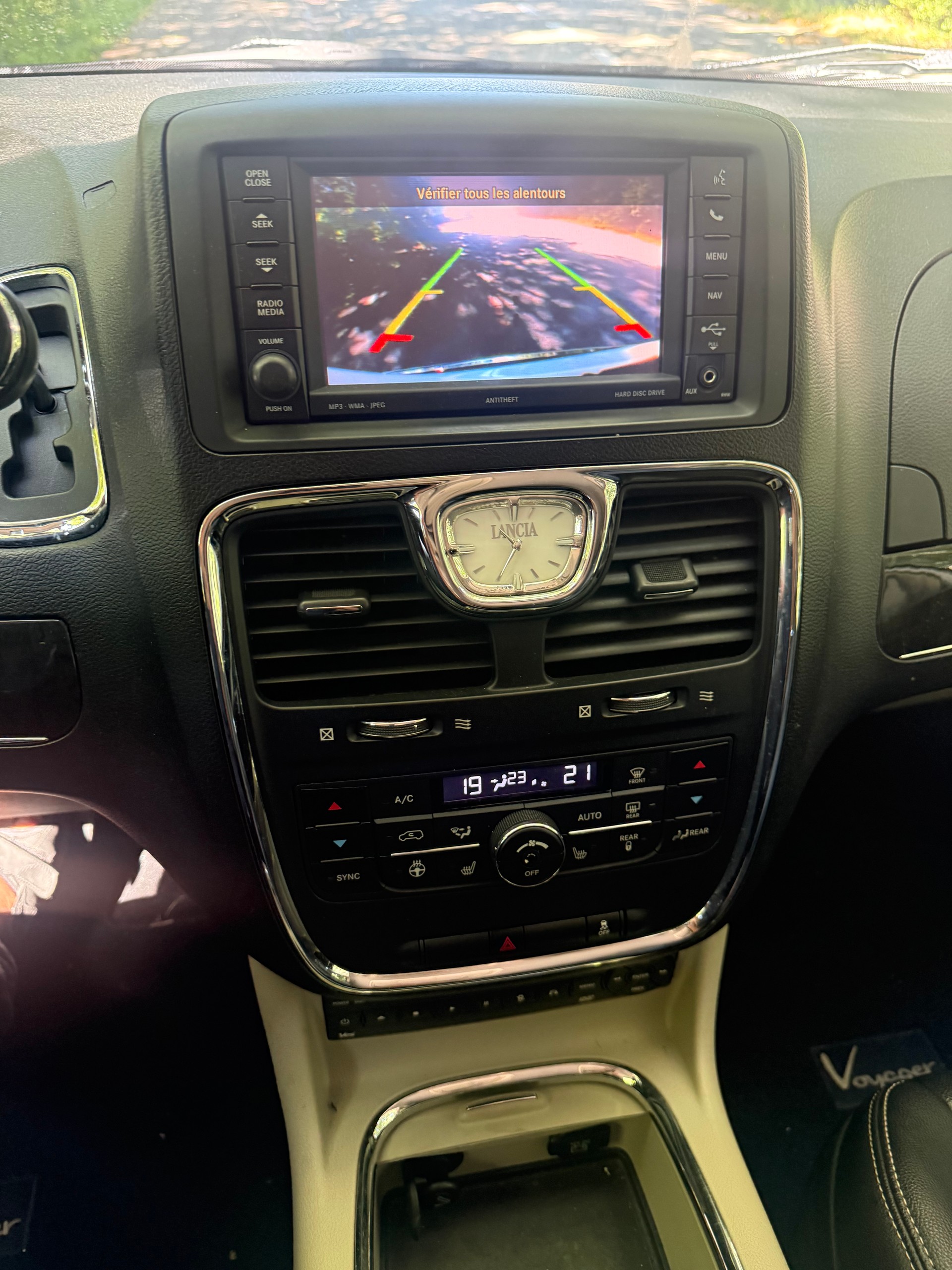 LANCIA Voyager 2.8D Gold Automatic-image-11