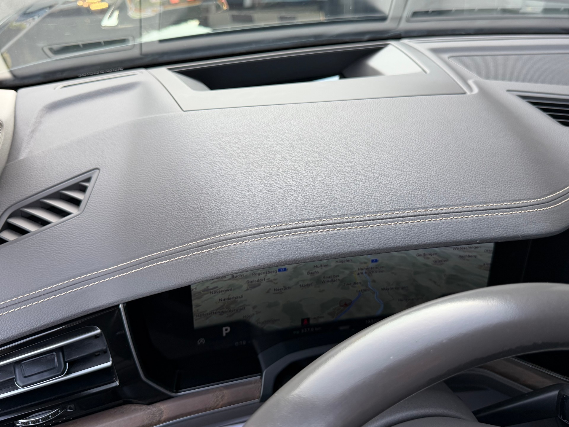 VW Touareg 3.0 TDI Atmosphere Tiptronic-image-14