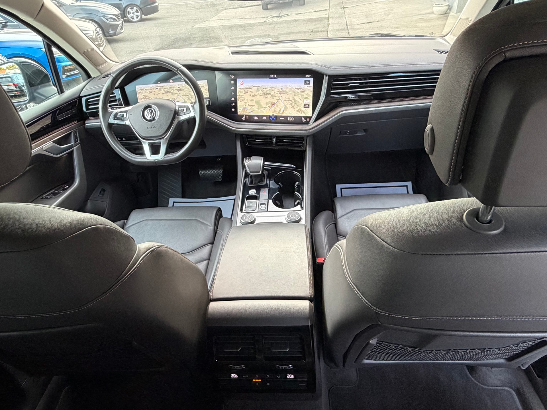 VW Touareg 3.0 TDI Atmosphere Tiptronic-image-13