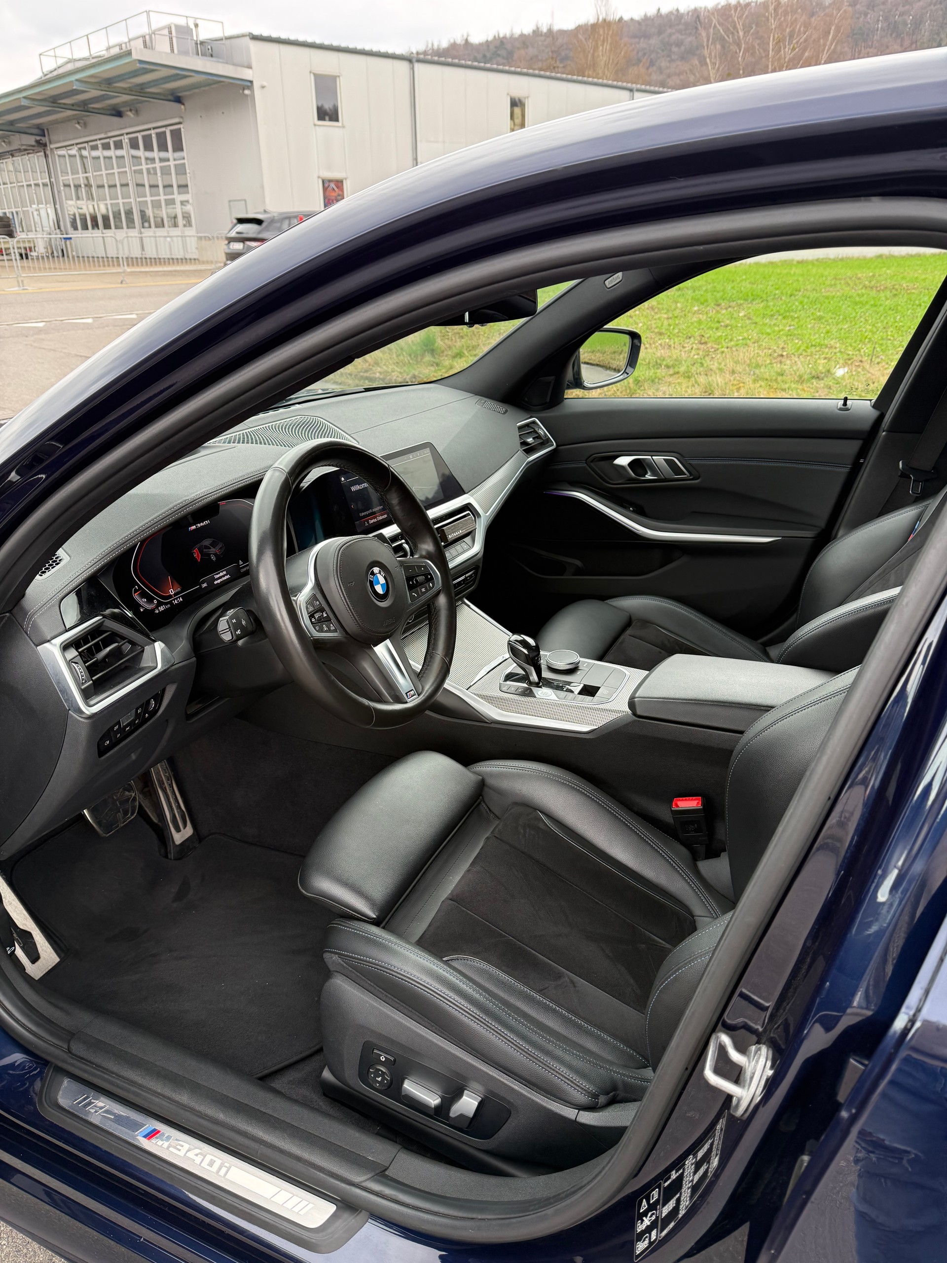 BMW M340i xDrive-image-4
