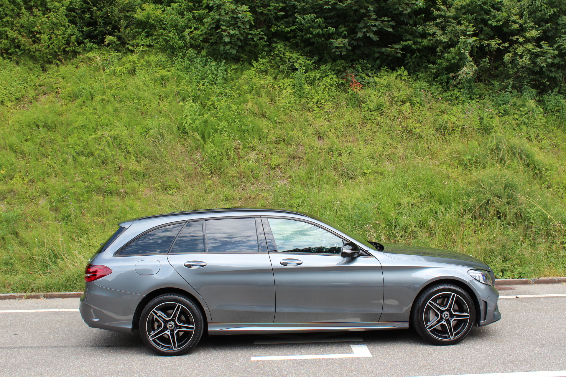 MERCEDES-BENZ C 300 d AMG Line 4Matic 9G-Tronic-image-6