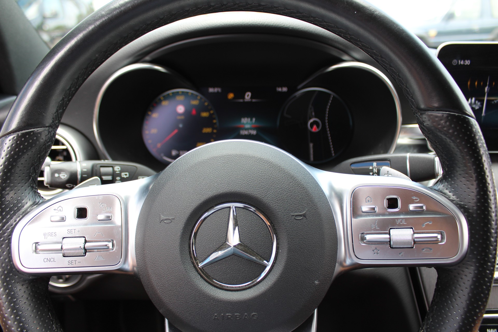 MERCEDES-BENZ C 300 d AMG Line 4Matic 9G-Tronic-image-12