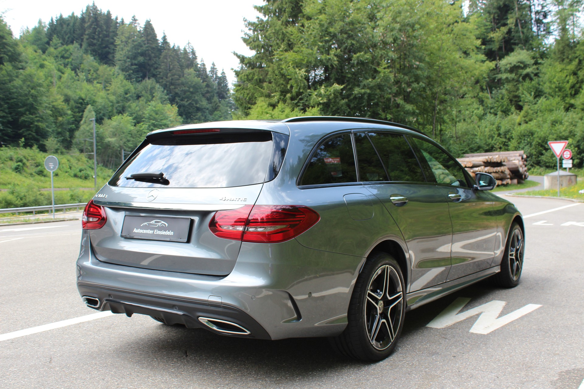 MERCEDES-BENZ C 300 d AMG Line 4Matic 9G-Tronic-image-4
