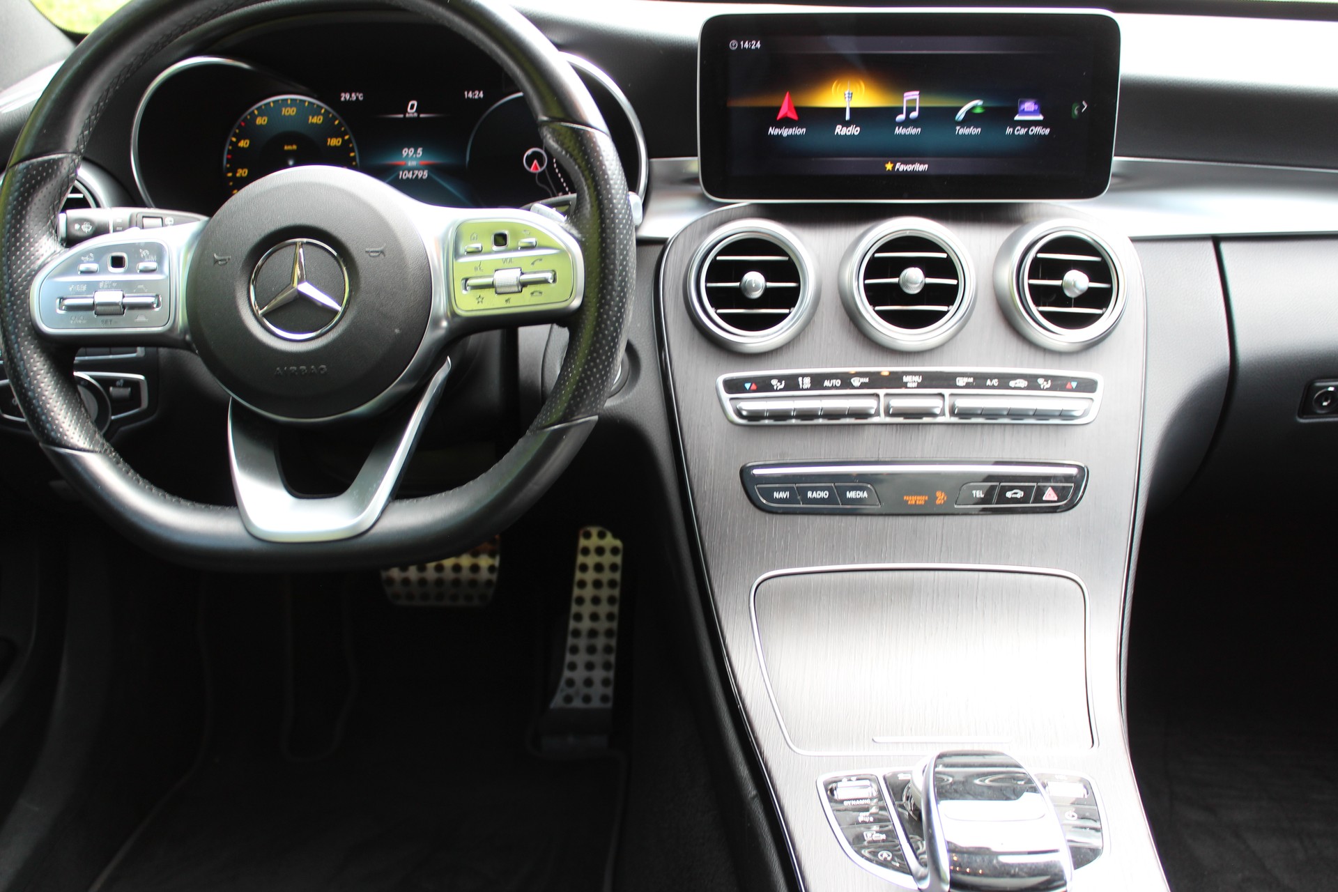MERCEDES-BENZ C 300 d AMG Line 4Matic 9G-Tronic-image-8