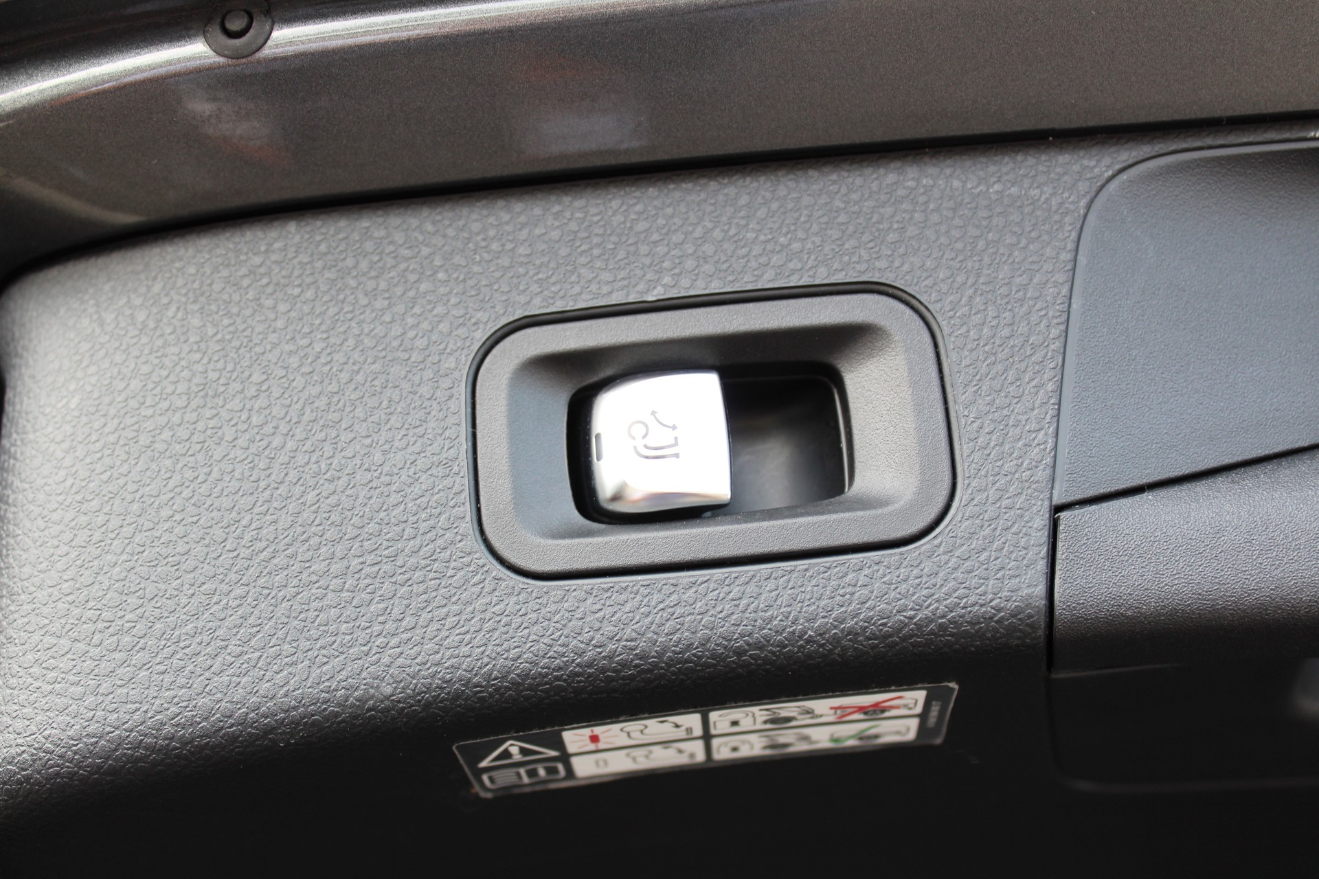 MERCEDES-BENZ C 300 d AMG Line 4Matic 9G-Tronic-image-11