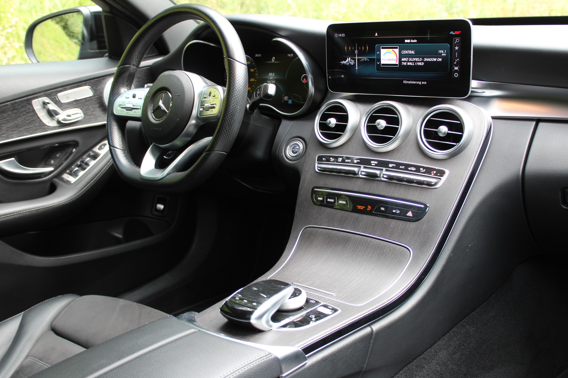 MERCEDES-BENZ C 300 d AMG Line 4Matic 9G-Tronic-image-10