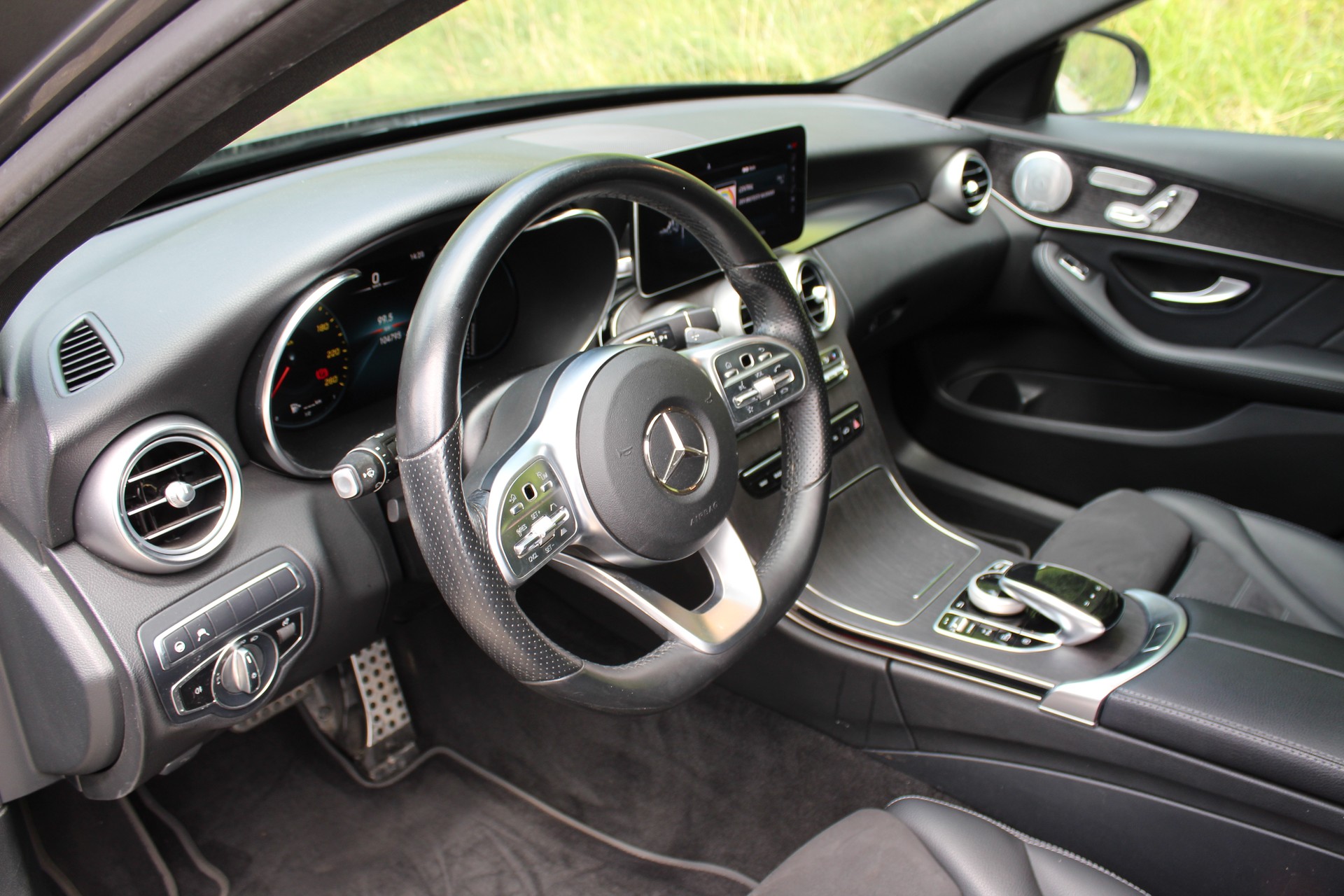 MERCEDES-BENZ C 300 d AMG Line 4Matic 9G-Tronic-image-7