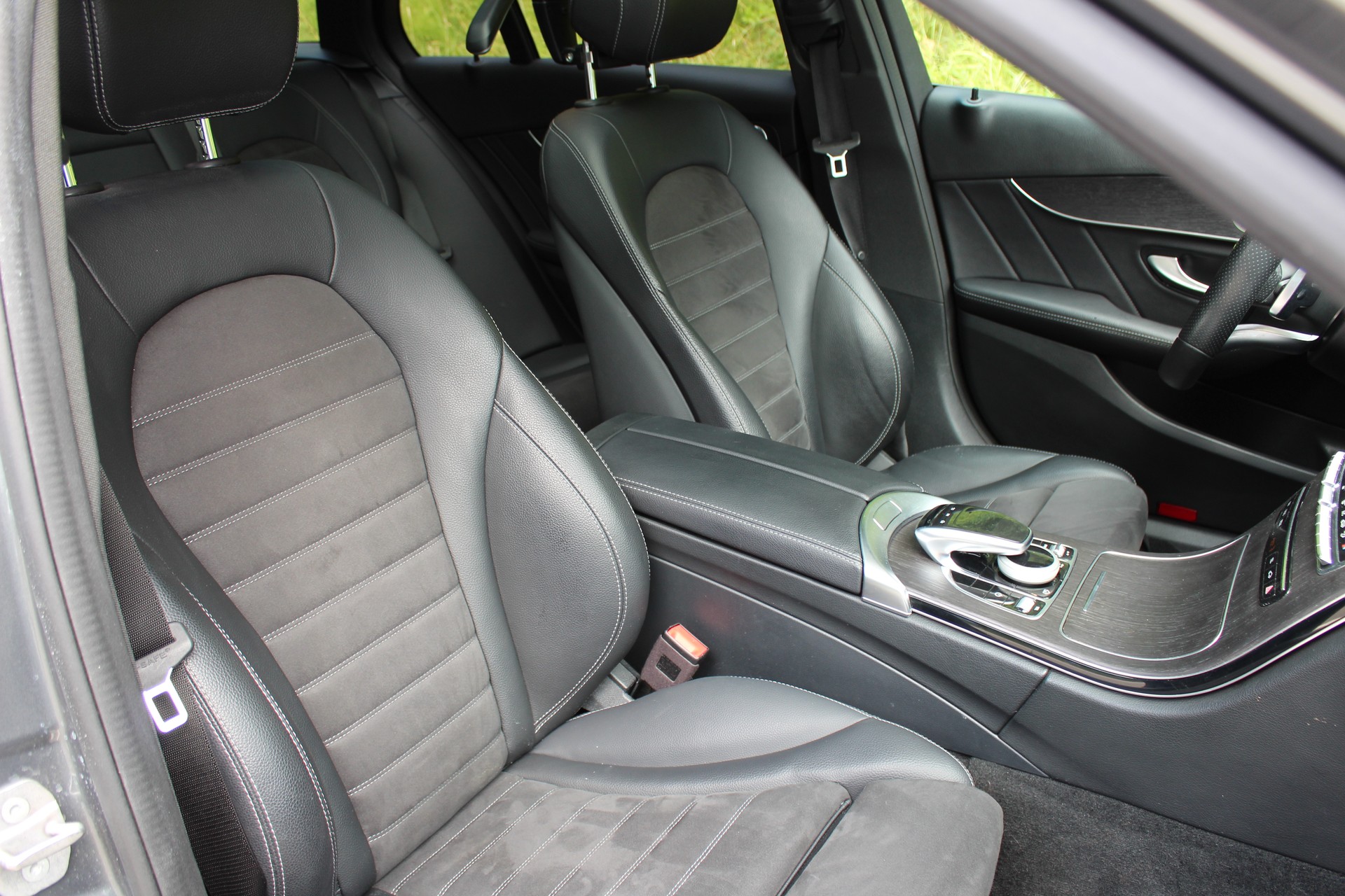 MERCEDES-BENZ C 300 d AMG Line 4Matic 9G-Tronic-image-13